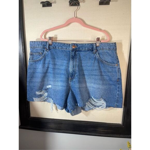 Cotton On Distressed Short - NWT - Size 14 - Picture 5 of 7